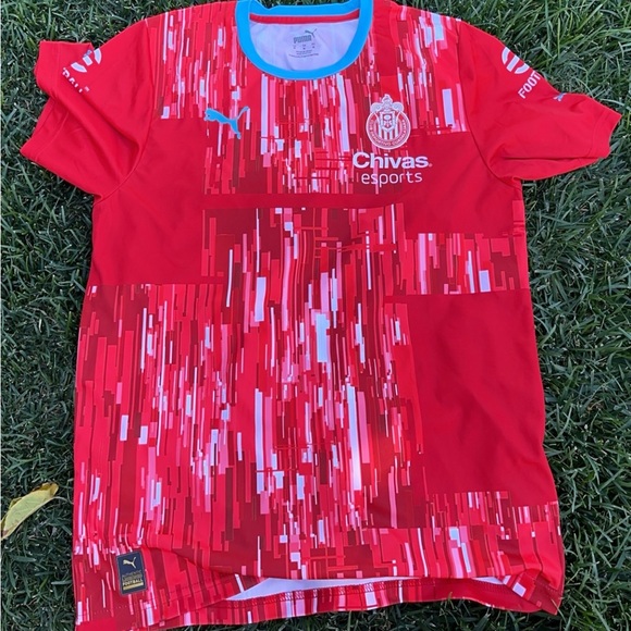 JERSEY PUMA CHIVAS DEL GUADALAJARA ESPORTS  MENS  SOCCER RED JERSEY 2023-2024 - Picture 1 of 2